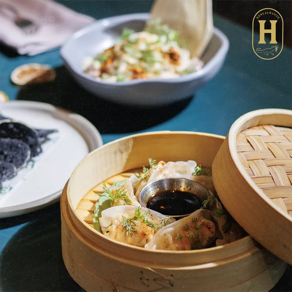 Gyozas al vapor con salsa ponzu.